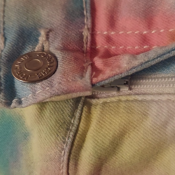 Girl's Jordache tie dye shorts - Picture 4 of 7